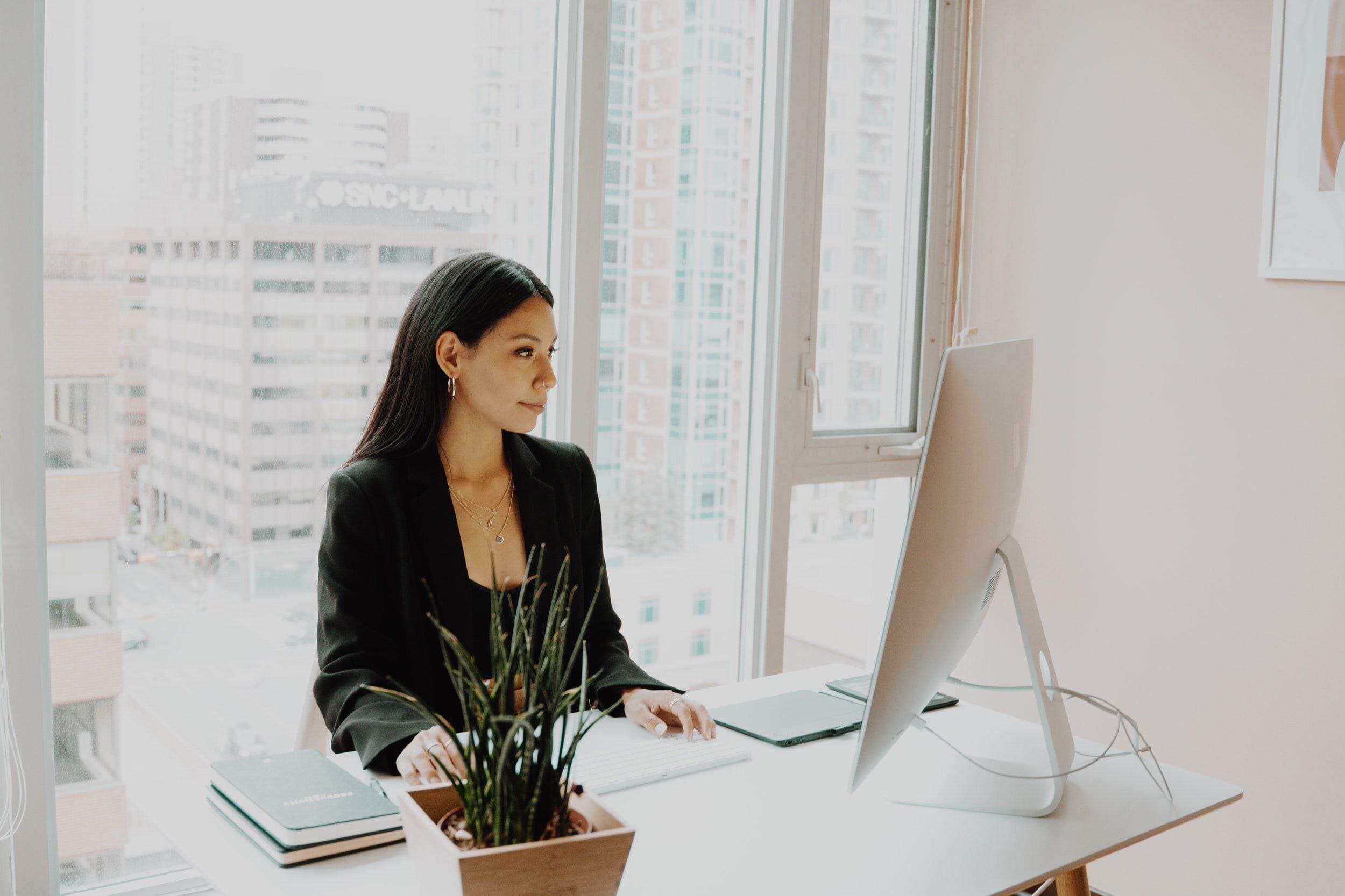 Career Skills Program Underway with Eight Immigrant Women Enrolled as Upwardly Global’s First All-Female Cohort